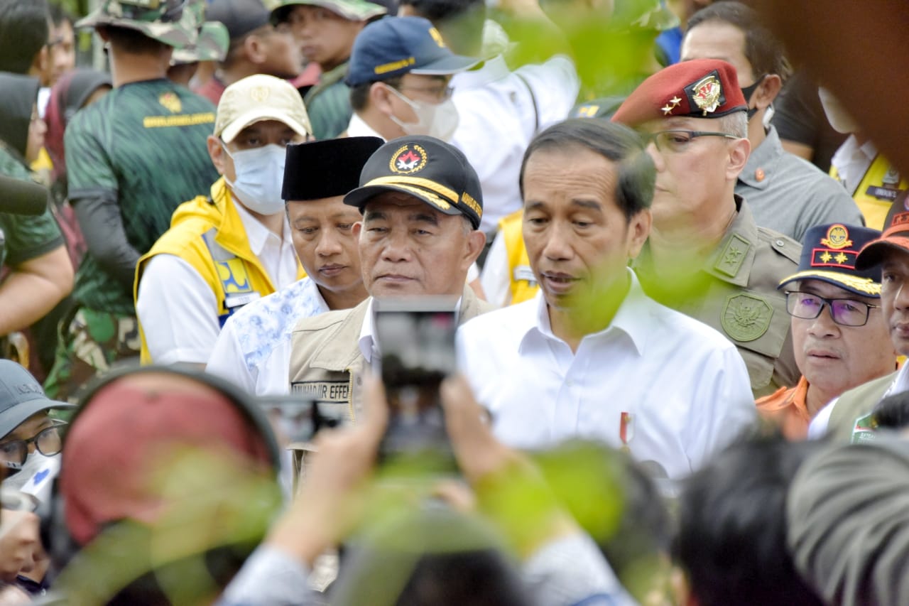 Jokowi Kunjungi Korban Gempa Cianjur