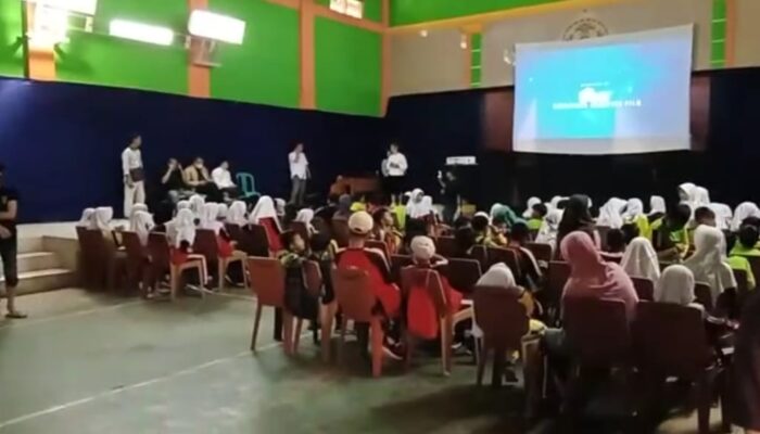 Siswa SD di Cianjur Seru Nonton Film Bioskop Rakyat