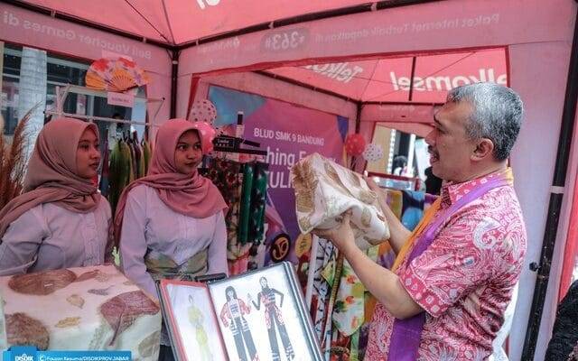 Produk SMKN 9 Bandung Diacungi Jempol