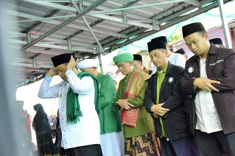 Uu Ruzhanul Ulum Salat Gaib untuk Korban Gempa Cianjur