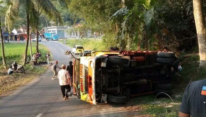 Waspada Melewati Tanjakan Cikoronjo di Cianjur selatan!