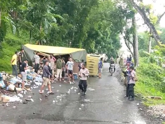 Waspada Melewati Tanjakan Cikoronjo di Cianjur selatan!