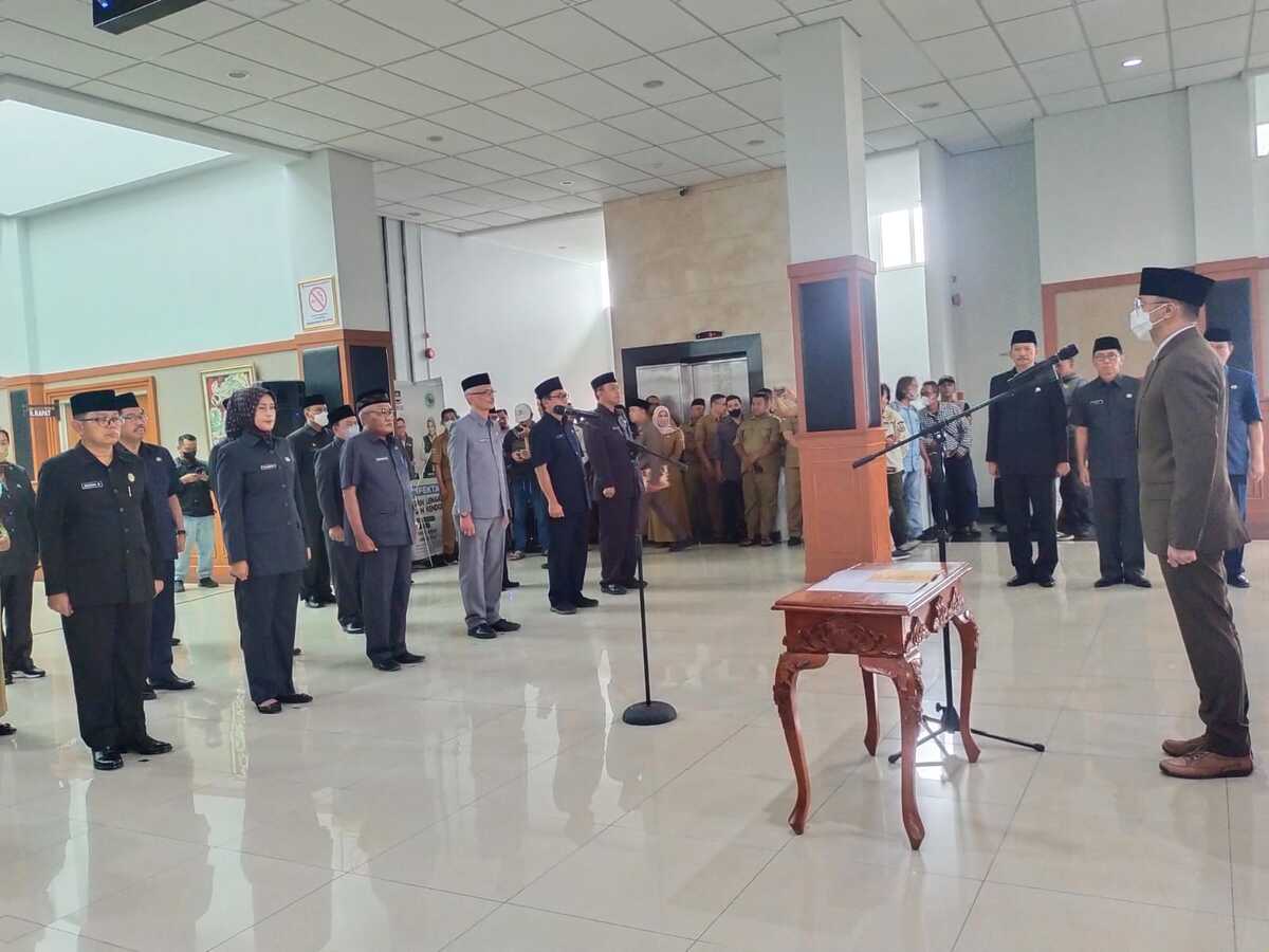 Bupati Bandung Barat Rotasi Puluhan Pejabat