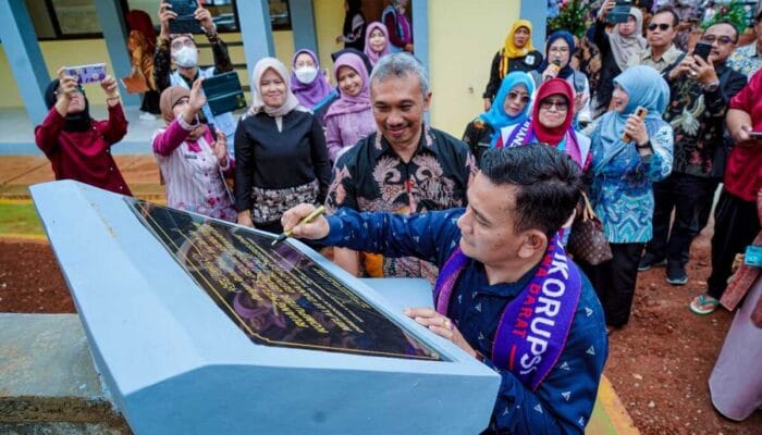 Kadisdik Jabar Resmikan RKB SMKN Jatiluhur