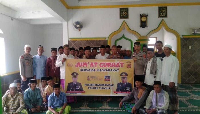 Kapolsek Kadupandak Gelar Jumat Curhat