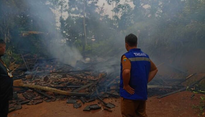 Kebakaran di Cikadu Cianjur Hanguskan Rumah Saeful