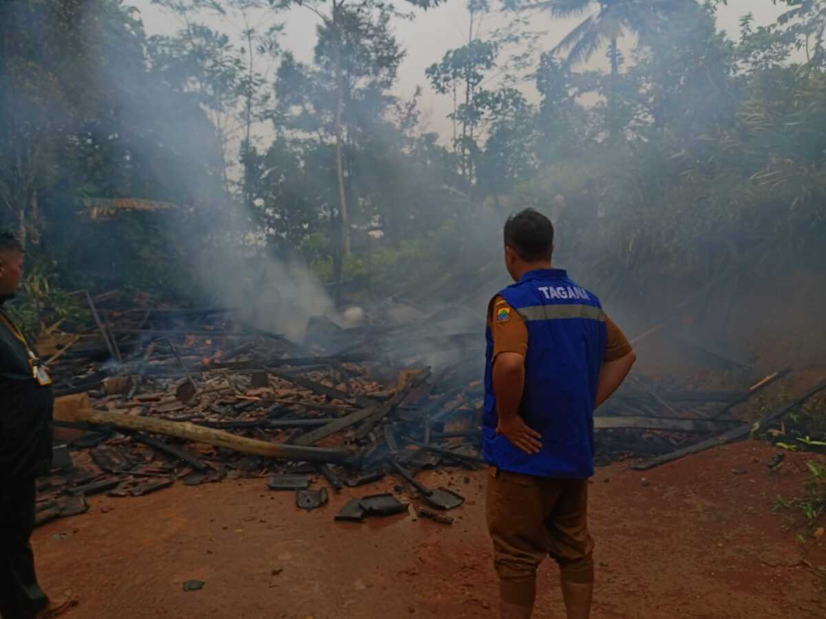 Kebakaran di Cikadu Cianjur Hanguskan Rumah Saeful