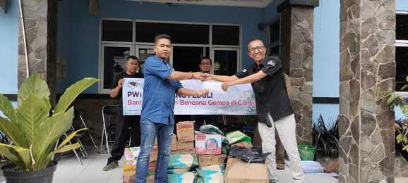 PWI Kabupaten Karawang Salurkan Bantuan Gempa Cianjur