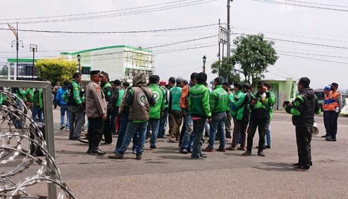 Para Ojol di Kabupaten Bandung Menuntut BLT