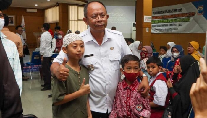 Pemkot Cimahi Beri Bantuan untuk SD dan SMP