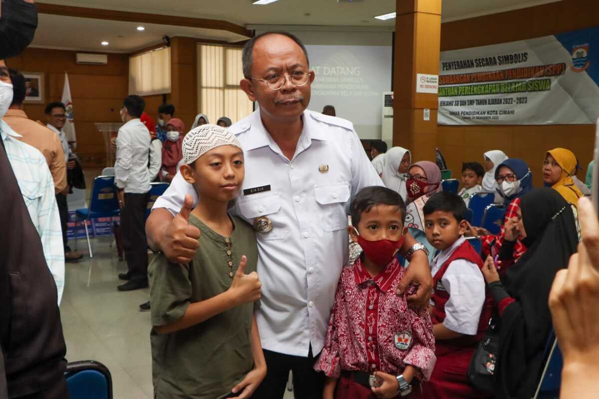 Pemkot Cimahi Beri Bantuan untuk SD dan SMP