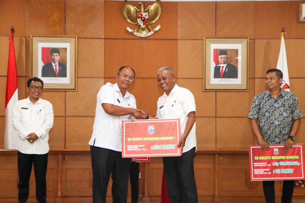 Pemkot Cimahi Beri Bantuan untuk SD dan SMP