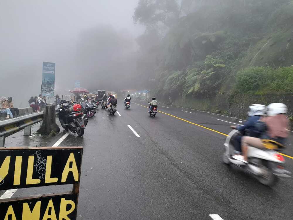 Puncak Cianjur - Bogor Berkabut, Waspada Bagi Wisatawan