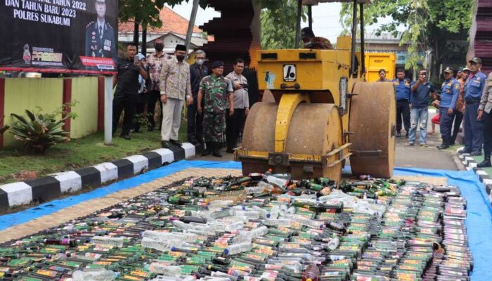 Ribuan Botol Minuman Keras di Kab Sukabumi Dimusnahkan