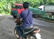 Tronton Terjebak Lumpur, Jalur Ponorogo – Pacitan Macet