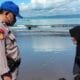 Aparat Memantau Pengunjung Pantai Pelabuhanratu