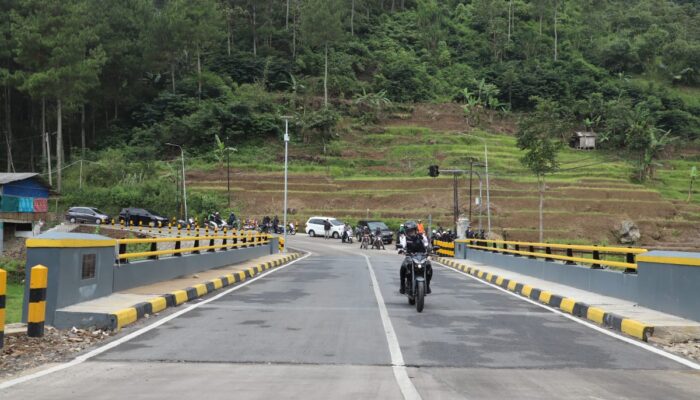 Hengky Kurniawan Tinjau Progres Perbaikan Jalan Selatan