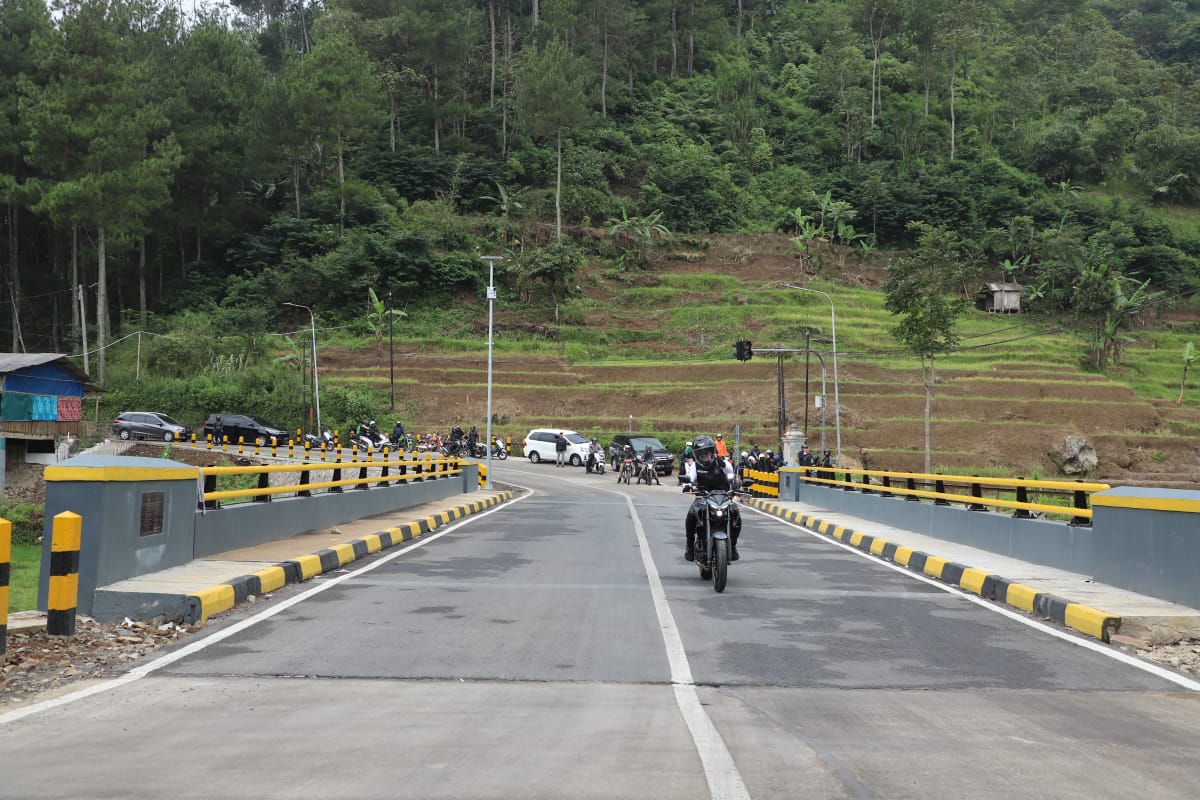 Hengky Kurniawan Tinjau Progres Perbaikan Jalan Selatan