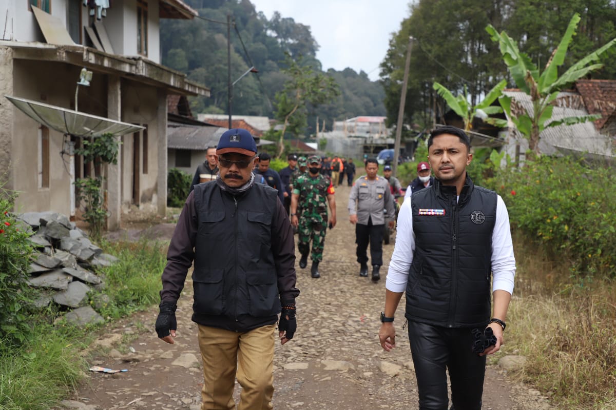 Hengky Kurniawan Tinjau Progres Perbaikan Jalan Selatan