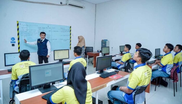 Kadisdik Jabar Meresmikan Kelas Industri SMKN 7 Bekasi