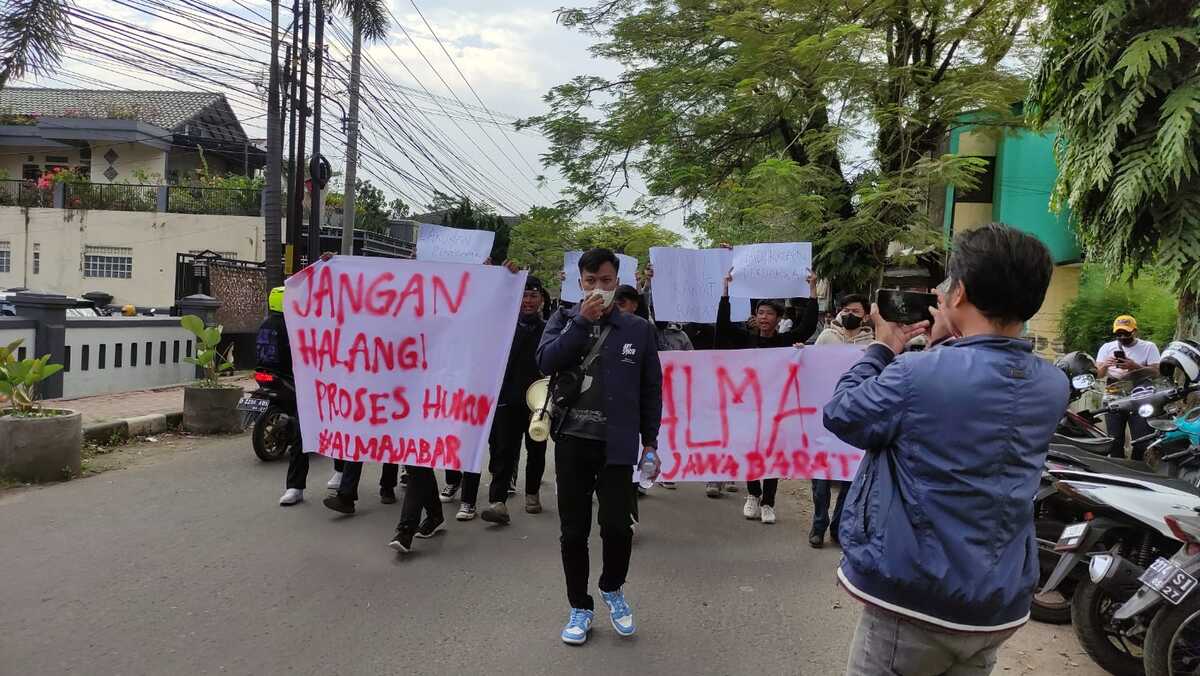 Pengadilan Negeri Bale Bandung Didemo Mahasiswa