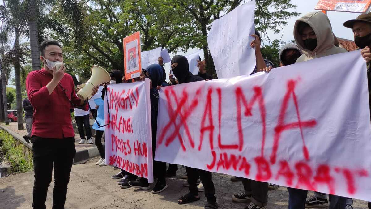 Pengadilan Negeri Bale Bandung Didemo Mahasiswa