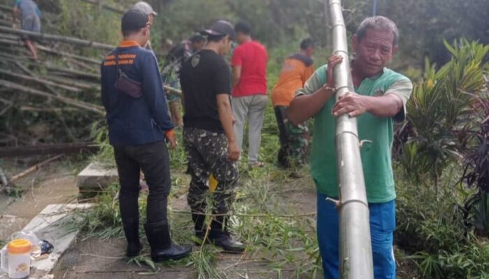 Rumpun Bambu Ambrol, Akses Jalan Lumpuh