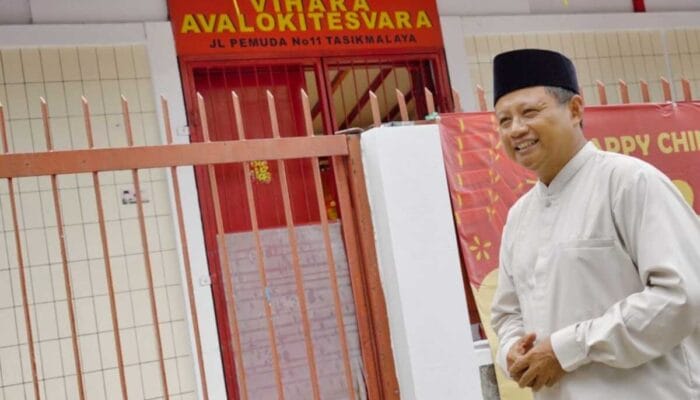 Uu Tinjau Imlek di Vihara Avalokitesvara