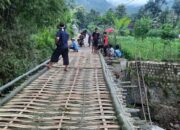 Jembatan Darurat Jebol Dihantam Banjir Tengah Dibangun