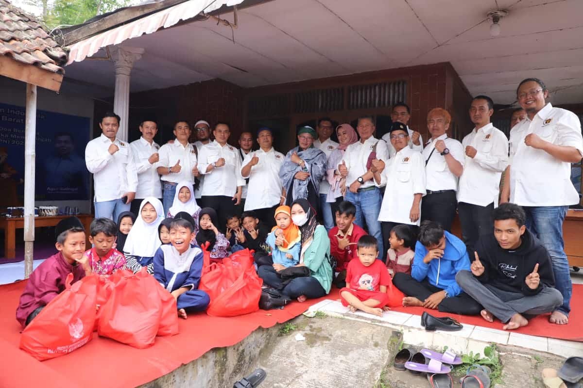 Peringati HPN 2023, PWI KBB Salurkan Sembako