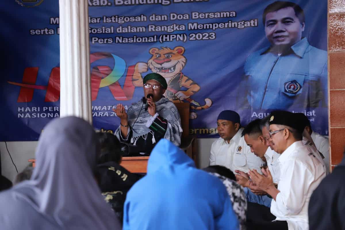 Peringati HPN 2023, PWI KBB Salurkan Sembako