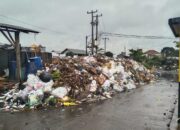 Sampah Menggunung di Pasar Baleendah Ganggu Pernafasan