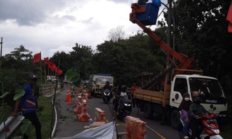 Sejumlah Rambu Dipasang Akibat Jebolnya Talud Jembatan