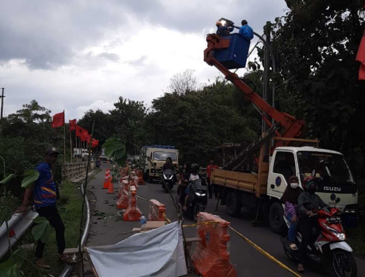 Sejumlah Rambu Dipasang Akibat Jebolnya Talud Jembatan
