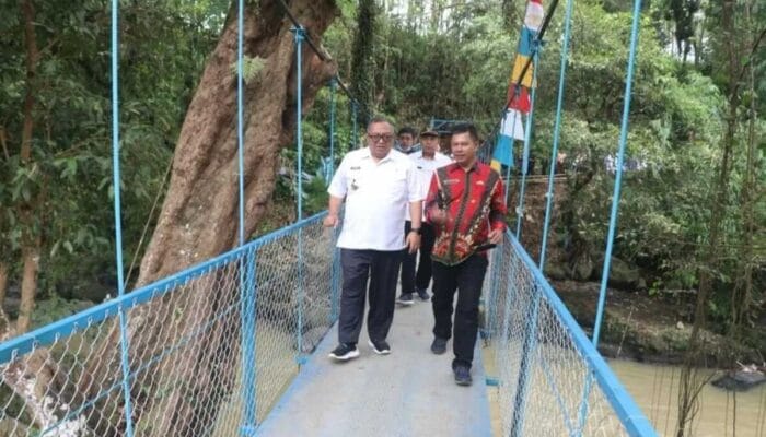 Bupati Sukabumi Resmikan Jembatan Gantung Ciurug