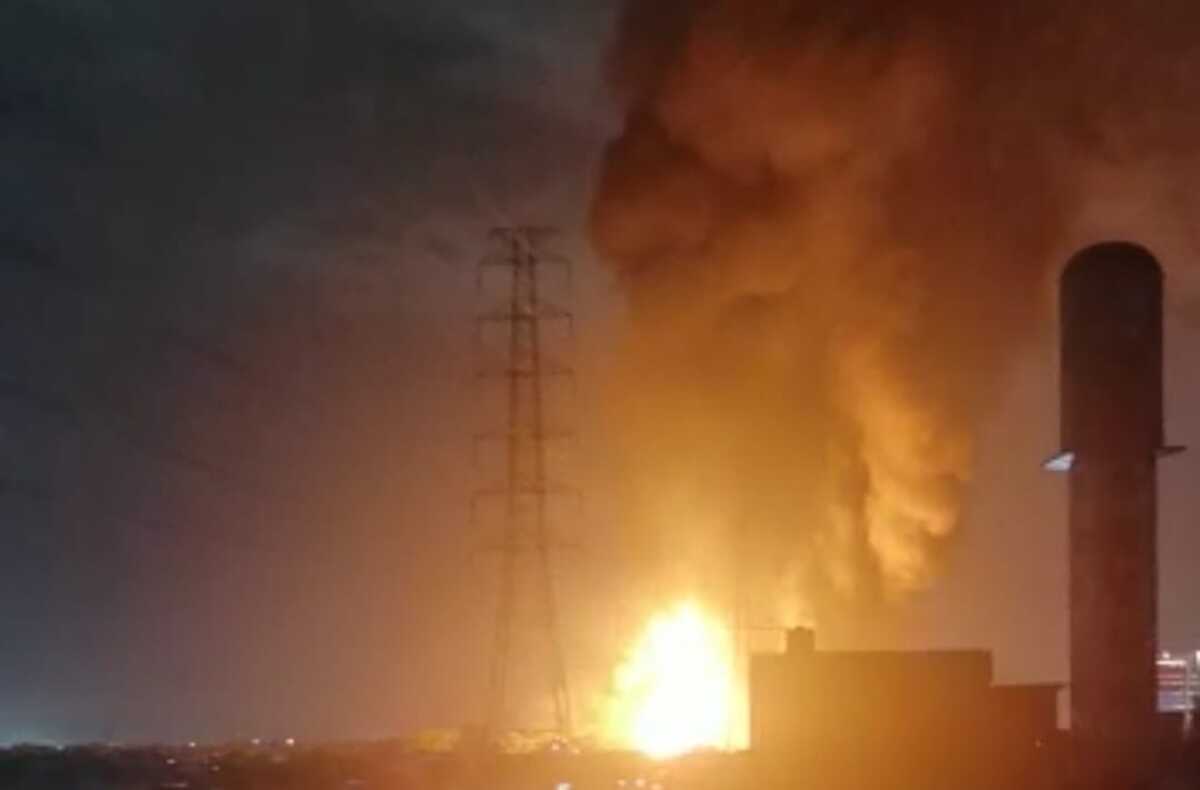Depo Pertamina Plumpang Tanjung Priok Terbakar Hebat