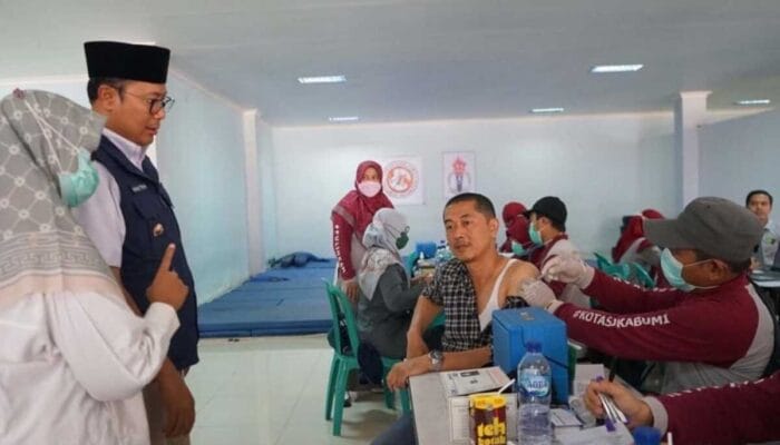 Fahmi Pantau Kegiatan Vaksinasi COVID-19 Massal
