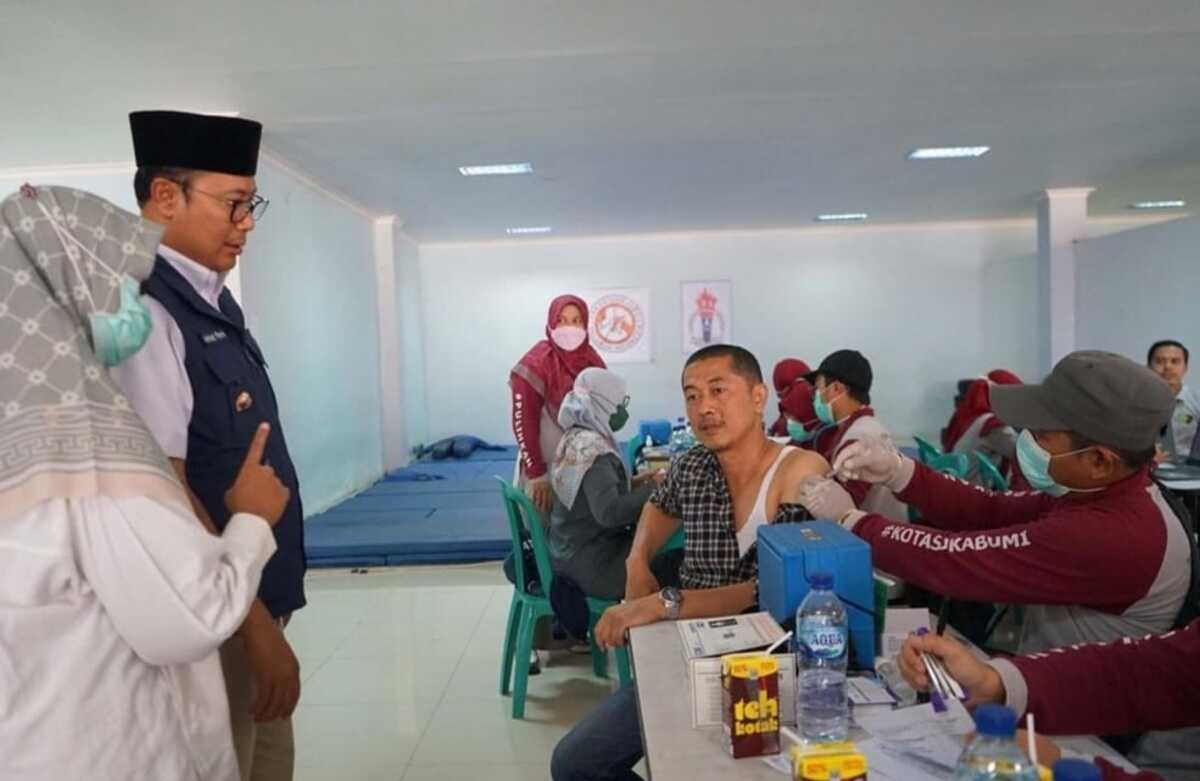 Fahmi Pantau Kegiatan Vaksinasi COVID-19 Massal