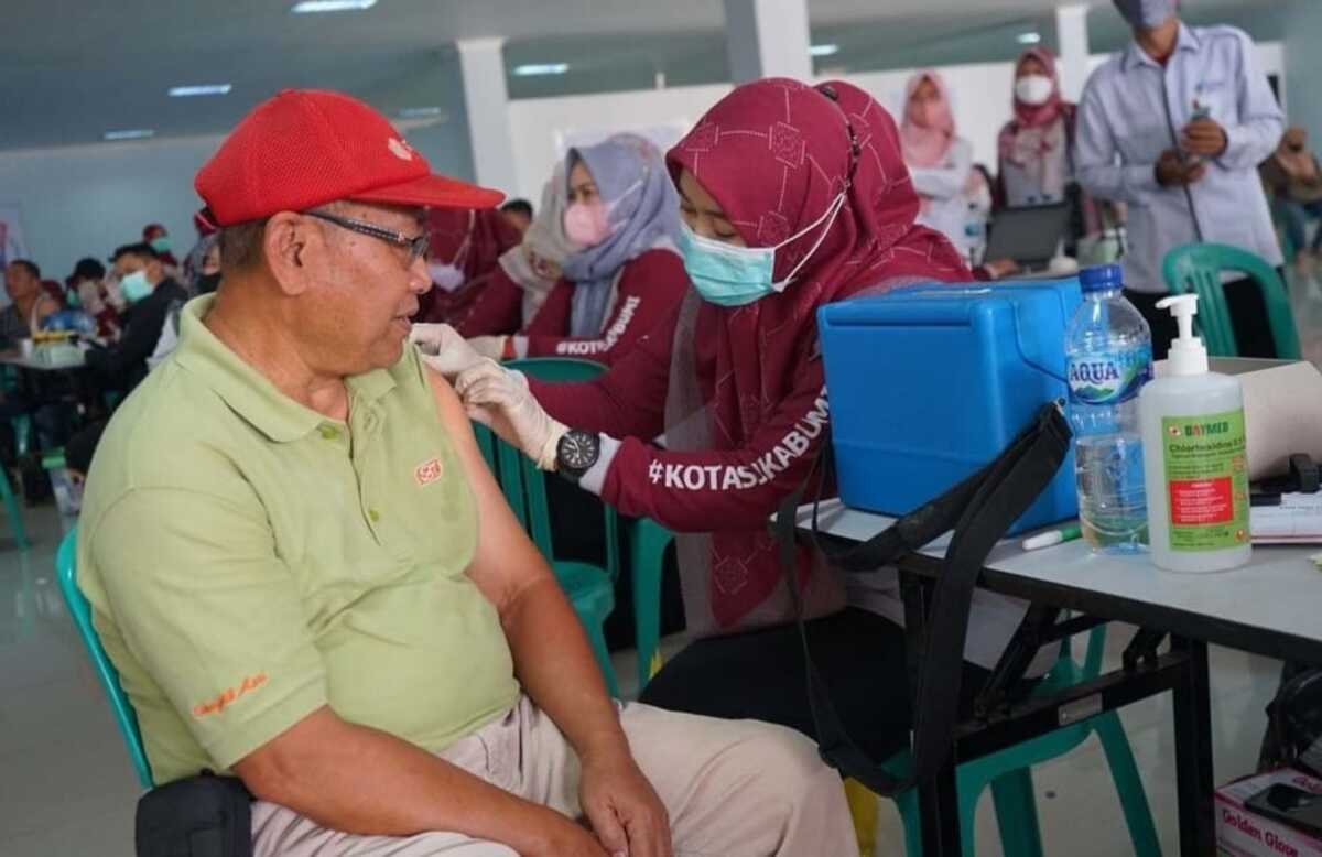 Fahmi Pantau Kegiatan Vaksinasi COVID-19 Massal