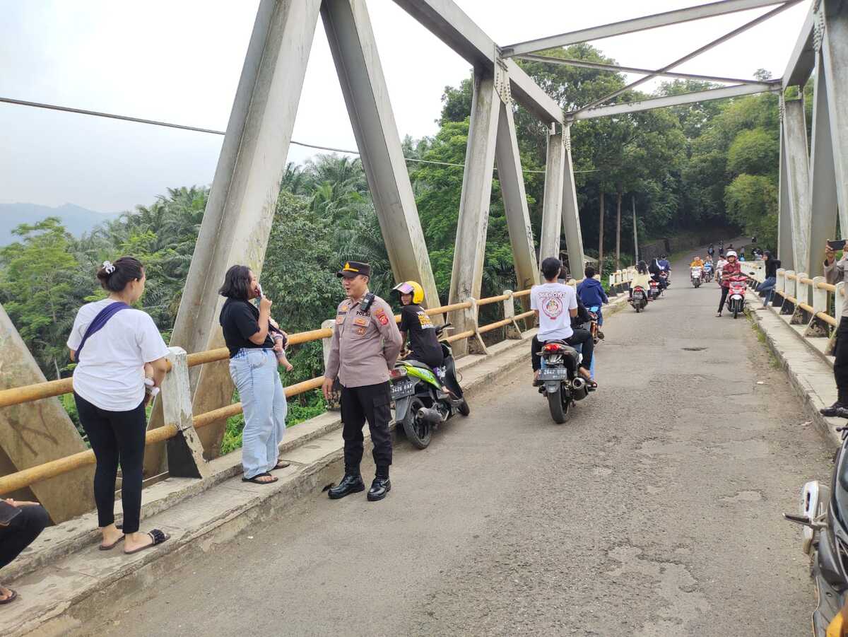 Jembatan Citarum Lama Masih Eksis untuk Ngabuburit