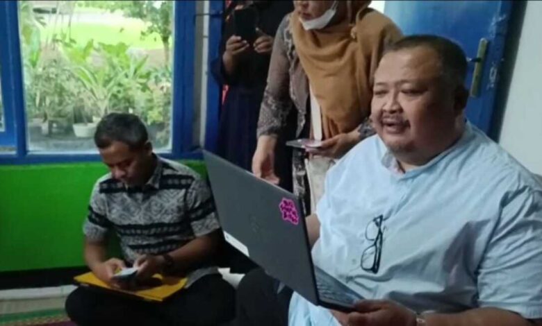 Petugas Sambangi Suami Wiwin Komalasari yang Terjebak di Syuriah