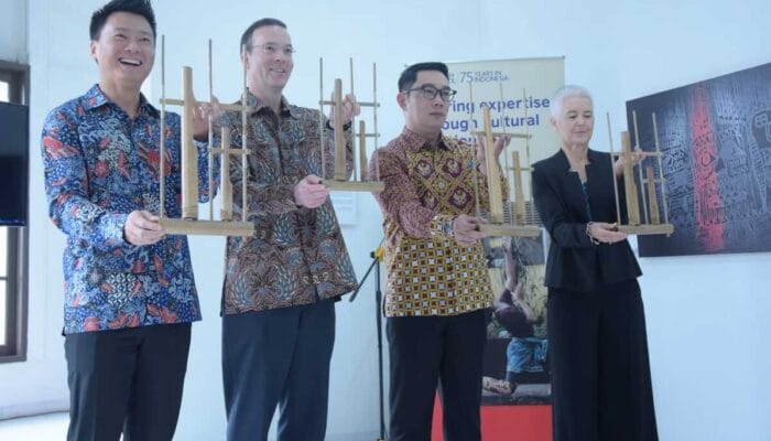 Suara Angklung Tandai 75 Tahun British Council