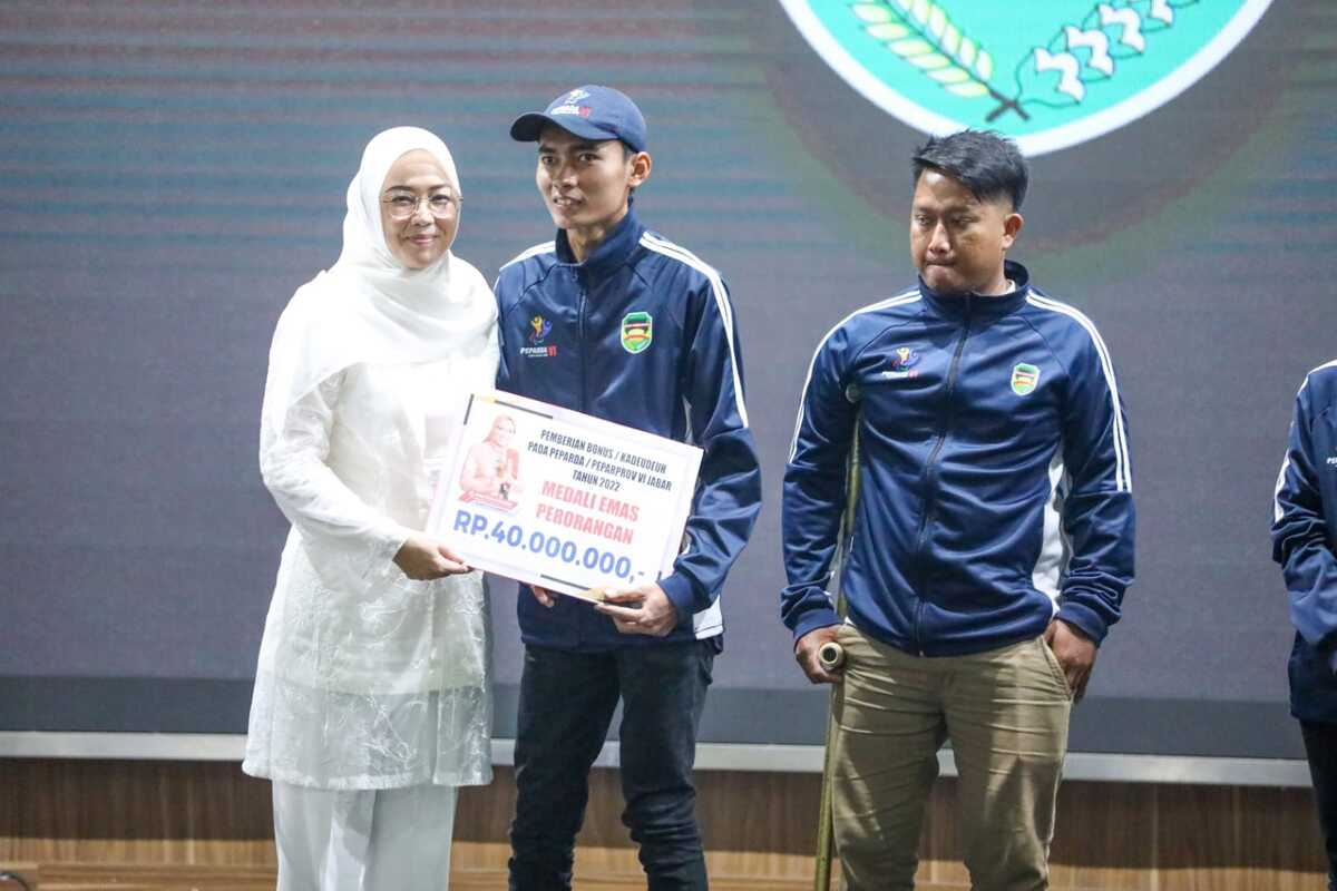 Bupati Purwakarta Beri Bonus Atlet Porprov dan Peparda Jabar