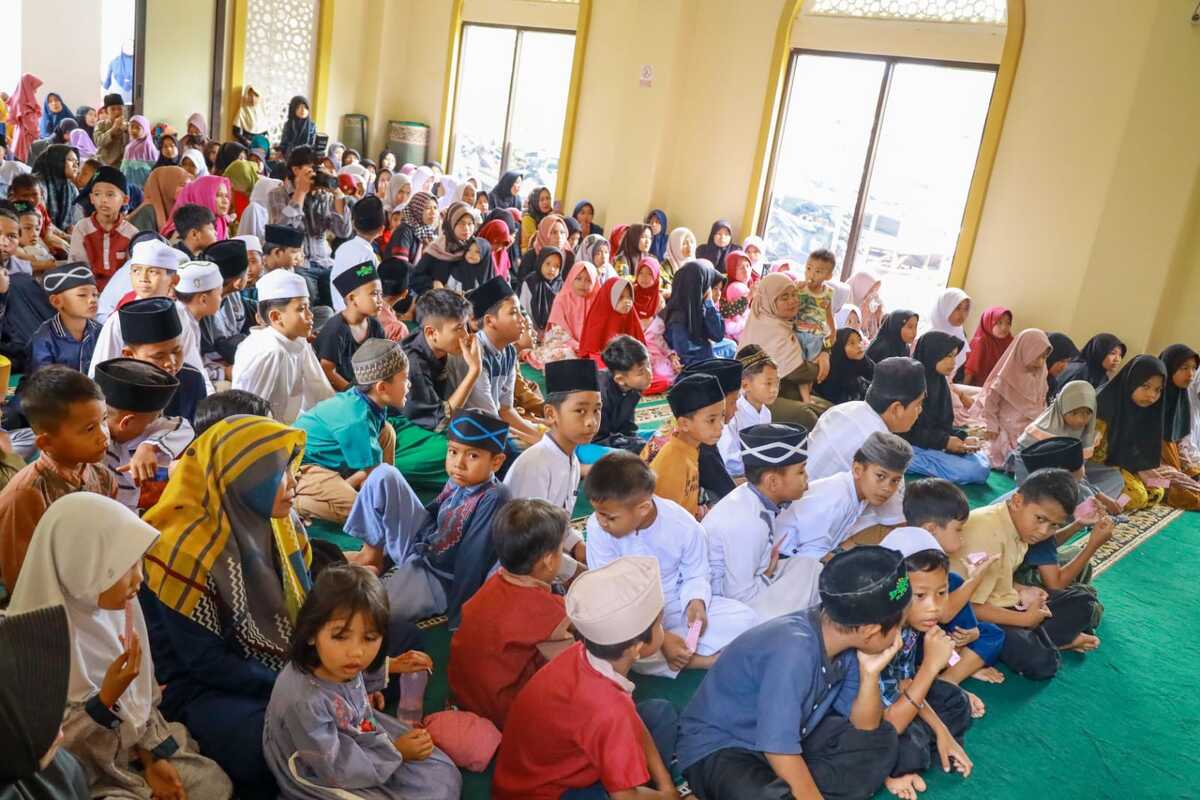 Bupati Purwakarta Silaturahim dengan Anak Yatim di Cianting