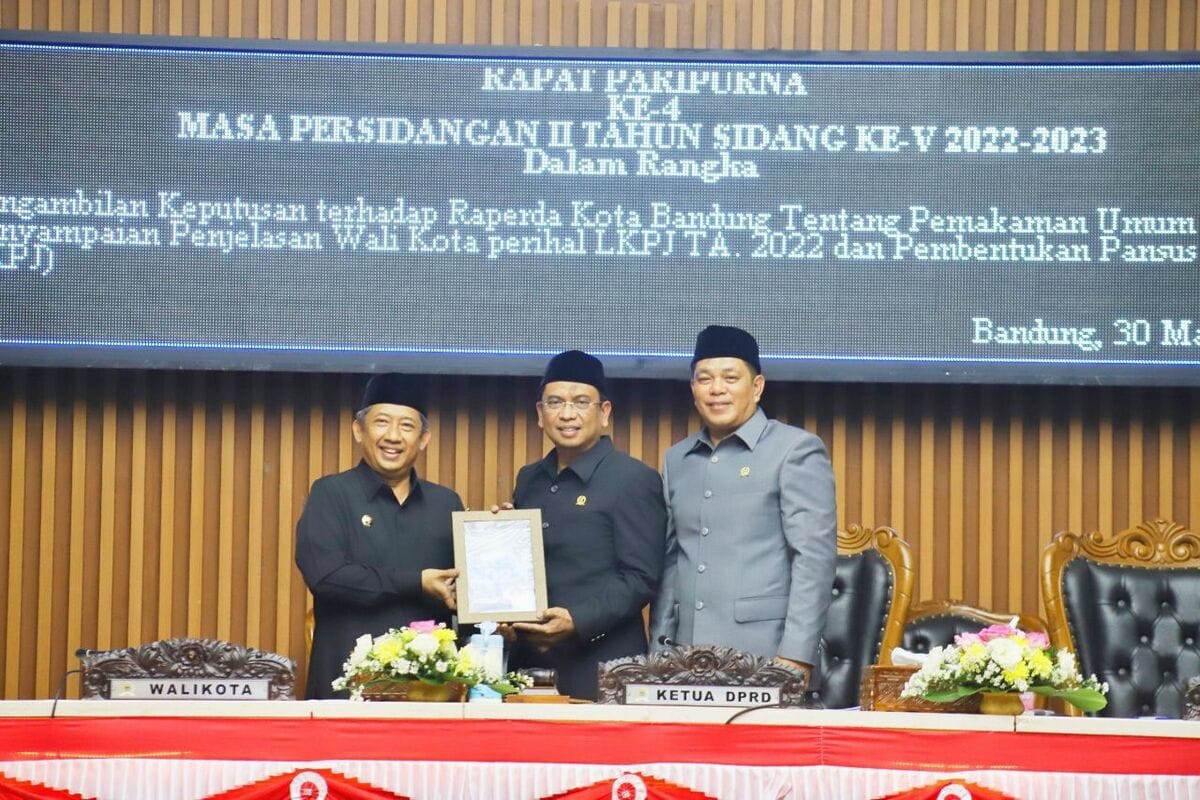 DPRD Kota Bandung Rapat Paripurna Penetapan Raperda