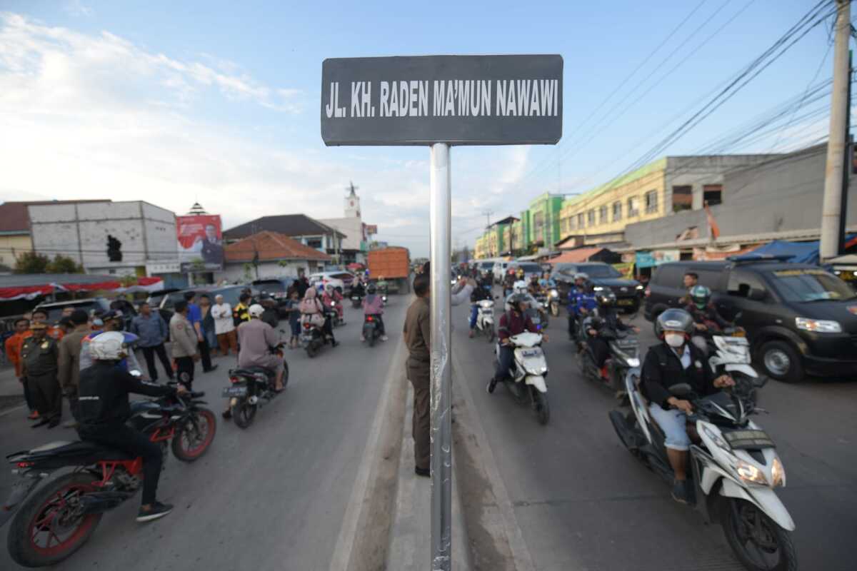 Emil Resmikan Jalan KH. R. Ma'mun Nawawi