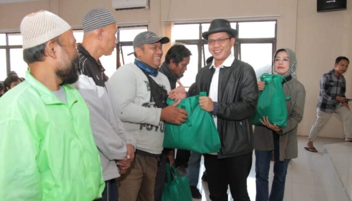 Ojek Pangkalan di Kabupaten Bandung Mendapat Bansos