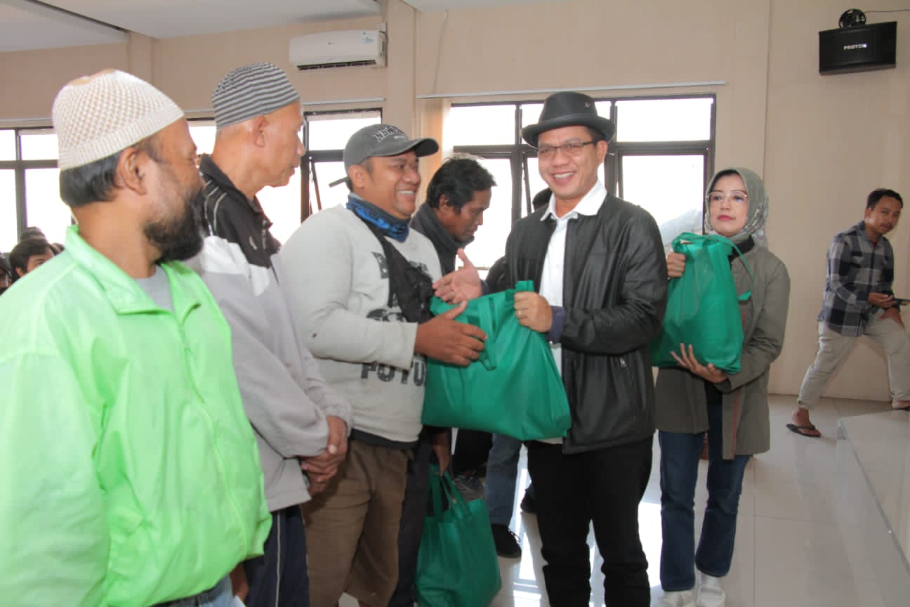 Ojek Pangkalan di Kabupaten Bandung Mendapat Bansos