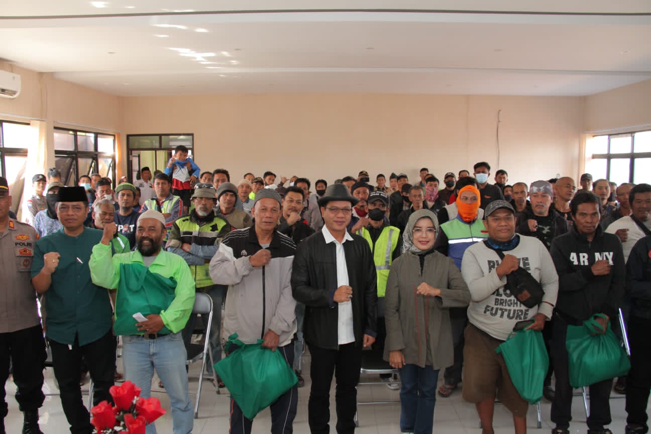 Ojek Pangkalan di Kabupaten Bandung Mendapat Bansos
