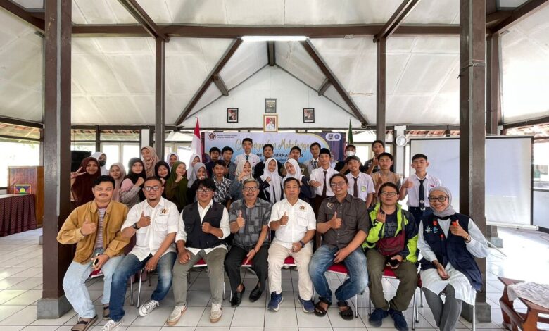 Pelajar di Cikalongwetan KBB Ikuti Pesantren Jurnalistik